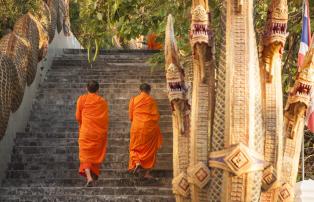 Asien Thailand Chiang Mai - Monks climb up Doi Suthep_1920
