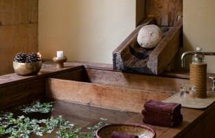 Bhutan AMAN Amankora, Bhutan - Paro Lodge, Spa Hot Stone Bath_High Res_18405