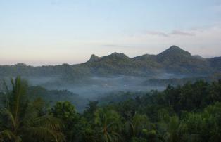 Indonesien shutterstock Asien_Indonesien_Yogyakarta_MenorehMountains_shutterstoc