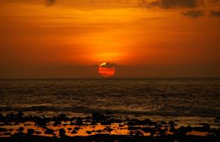 Asien Indonesien Indonesia - sunset at beach_1920