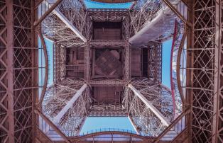 Paris Eifelturm von unten