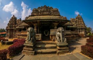 Indien shutterstock Asien_Indien_Hampi_VeeraNarayanaTemple_Outside_shutterstock_