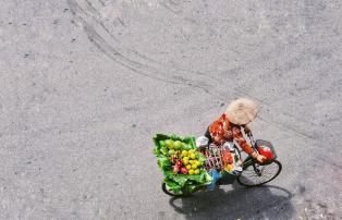 Asien Vietnam Asian Trails Hanoi - Fruit Sales woman_1920