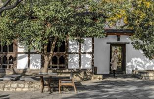 Asien Bhutan Amankora Punakha Lodge Amankora, Bhutan - Punakha Courtyard_High Re