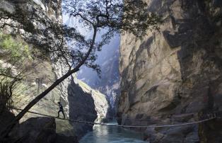 Asien China Lijiang Amandayan Amandayan, China - Tiger Leaping Gorge, Bridge_Hig