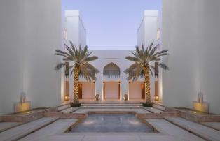 Afrika Orient Oman The Chedi Muscat CMU - Serai Courtyard_1920