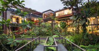 Südamerika Ecuador Regenwald Mashpi Lodge MP00028-Mashpi-Lodge-view