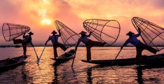 Myanmar shutterstock Asien_Myanmar_InleLake_Fishermen_Rowing_shutterstock_1920