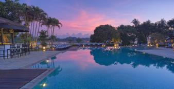 Asien Vietnam Hue Azerai La Residence Swimming Pool 3_1920