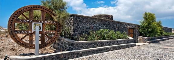 Santorin Villa Aglea villa_Aglea_Santorini_front_view