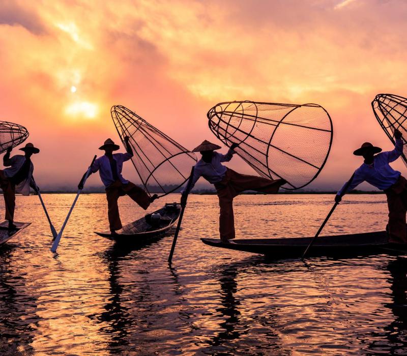 Myanmar shutterstock Asien_Myanmar_InleLake_Fishermen_Rowing_shutterstock_1920