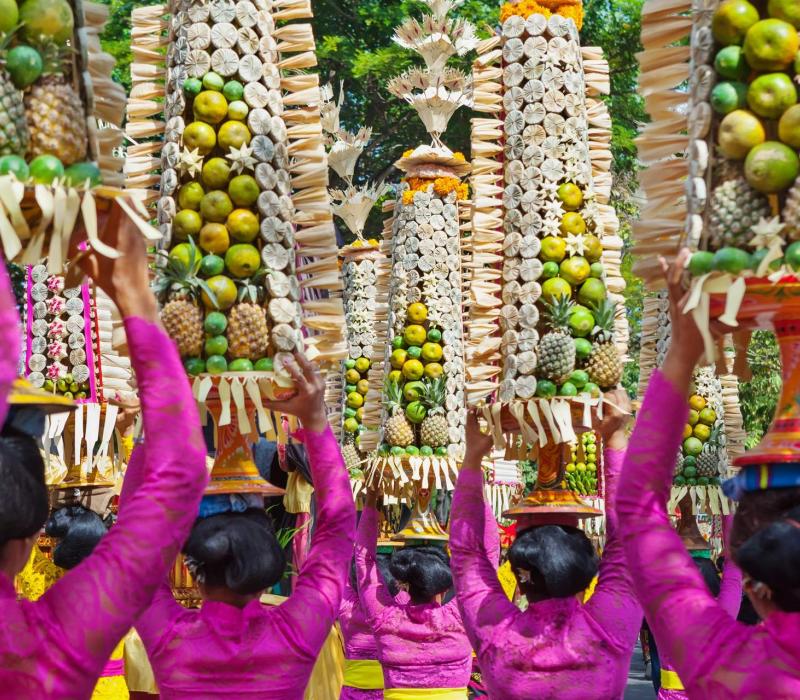 Indonesien shutterstock Asien_Indonesien_Bali_Ubud_Ladies_Offerings_shutterstock