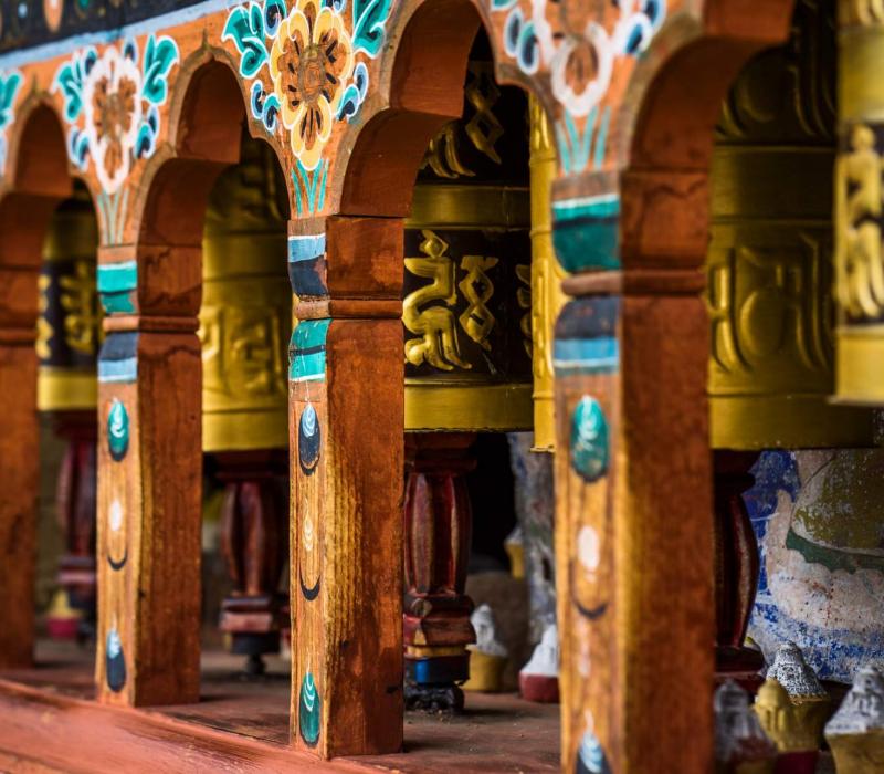 Asien Bhutan SixSenses_Paro Kyichu_Lhakhang_prayer_wheels_[8072-A4]_1920