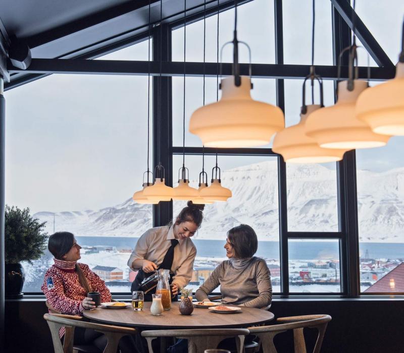 Europa Norwegen Spitzbergen Funken Lodge Agurtxane_Concellon_Funken_frokost4_192