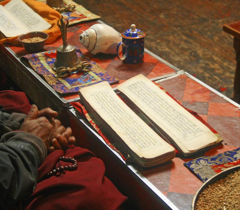 Asien Bhutan Radehose_Ecke AS_ERH_Kloster_Gebet.jpg[1]_1920