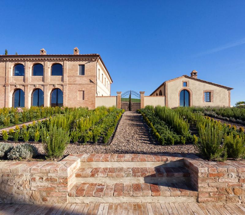 Toskana Villa Buonconvento 3- Villa Buonconvento - property seen from the entran