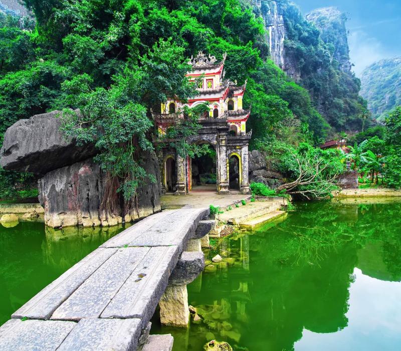 Vietnam Shutterstock Vietnam_Bich Dong Pagode_shutterstock_1920