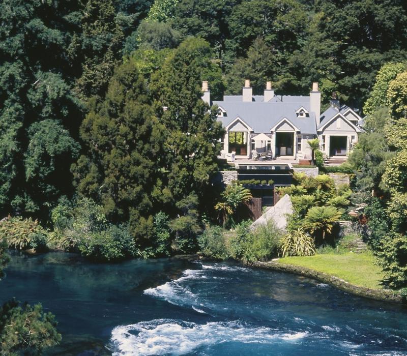 Huka Lodge owners-cottage-aerial_Rotator