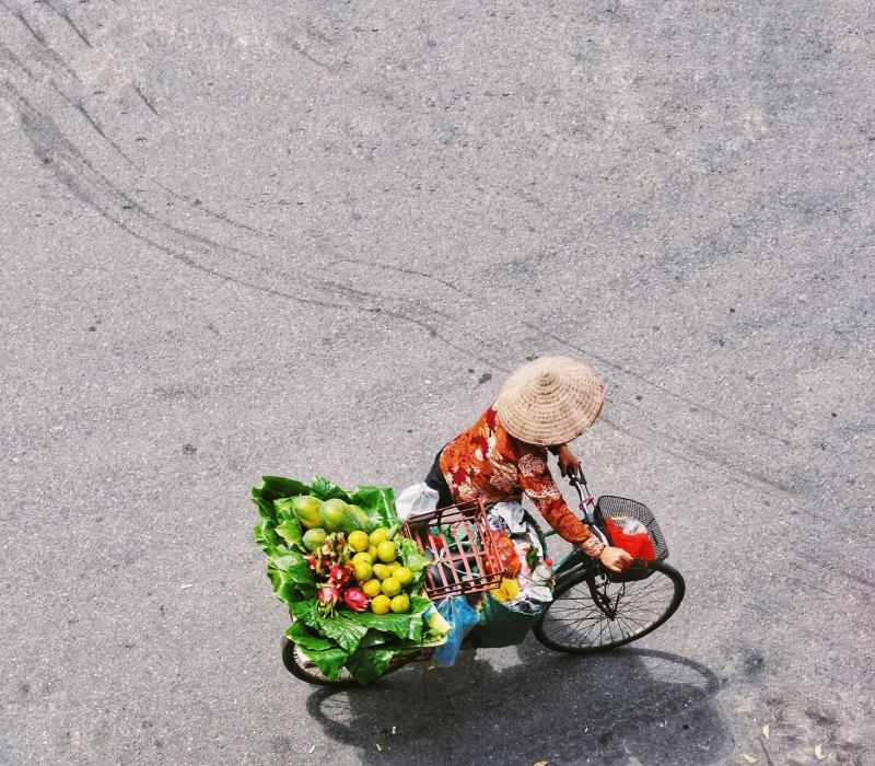 Asien Vietnam Asian Trails Hanoi - Fruit Sales woman_1920