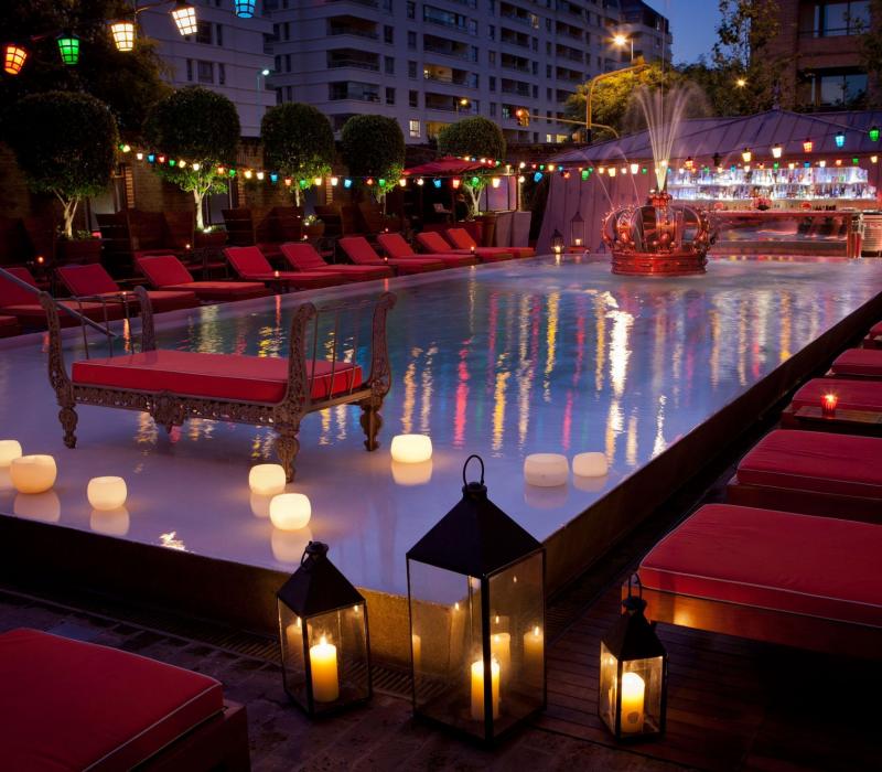 Buenos Aires Faena 62.-Poolbar-noche-con-corona-1920x1470